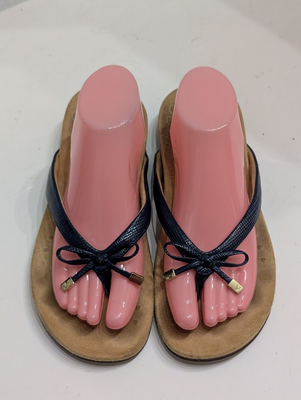 Vionic Women's 9 Bella Sandals Navy Blue Patent Leather Flip Flops Arch Support